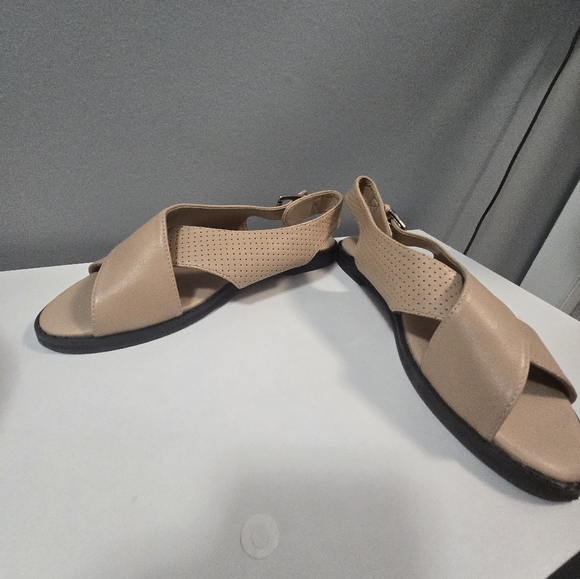 Matt and nat sandals - Picture 3 of 5